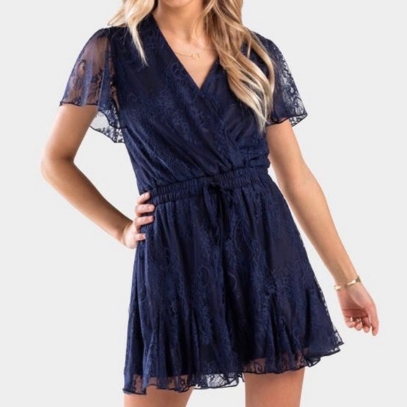 Francesca’s Navy Lace Shabby Chic Flutter Sleeve Keyhole Romper Size Small - Picture 1 of 16